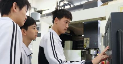 灏粤学子||国旗下的匠心少年——吴佳豪